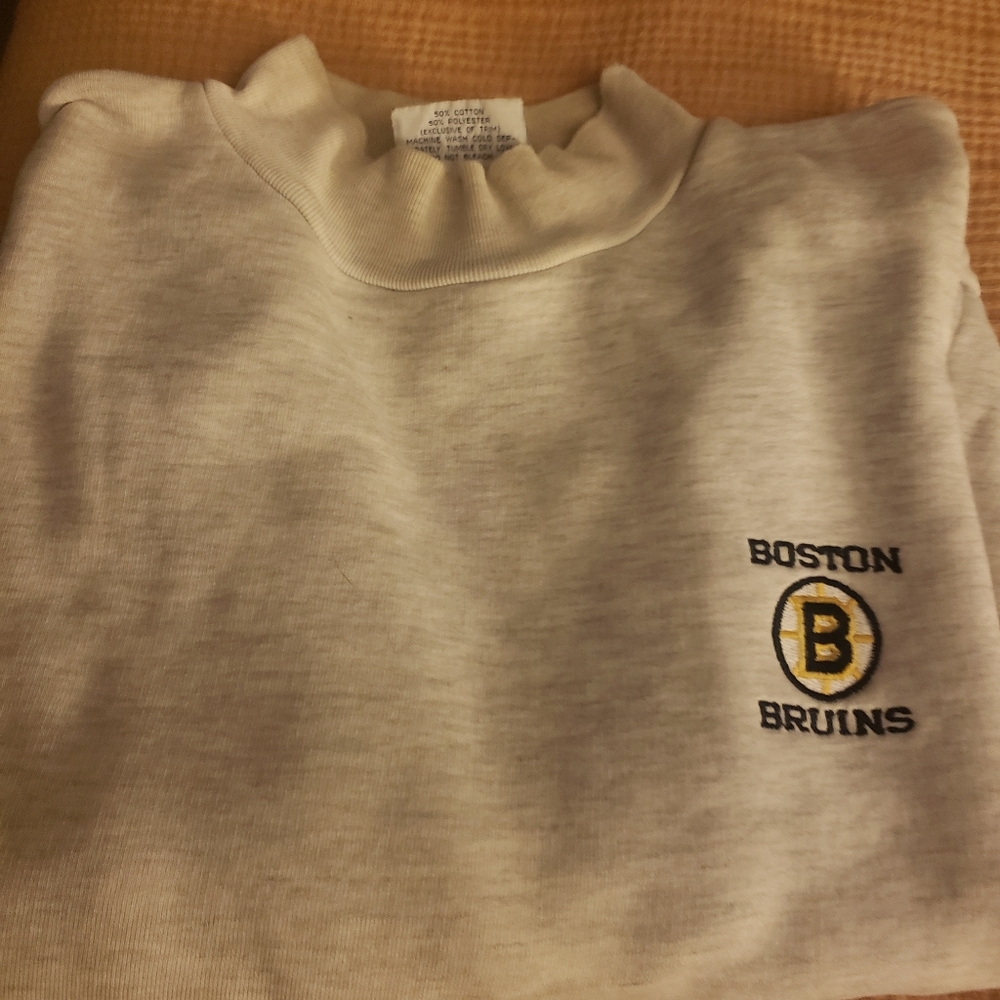 Boston Bruins sweatshirt